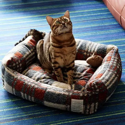 Kittyoo Plaid Wool Cat Bed - Warm & Cozy for Winter
