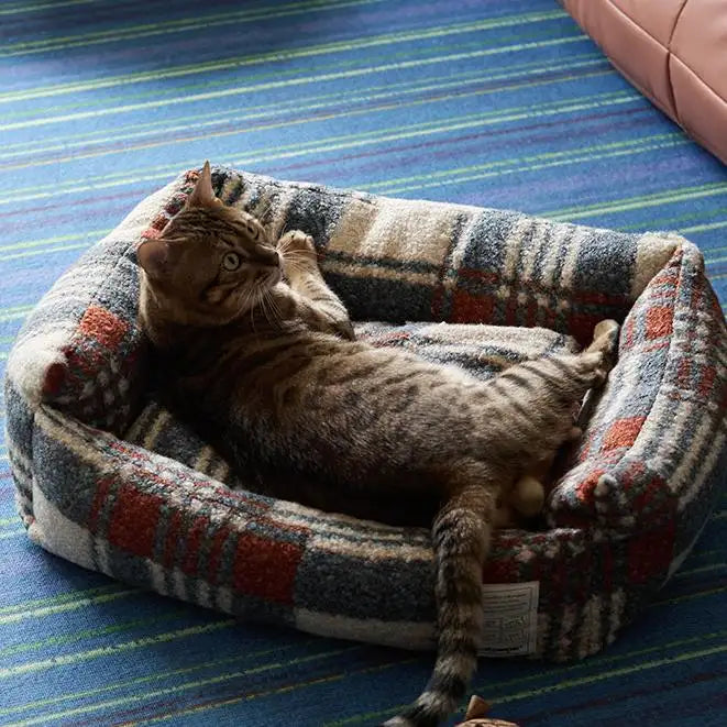 Kittyoo Plaid Wool Cat Bed - Warm & Cozy for Winter
